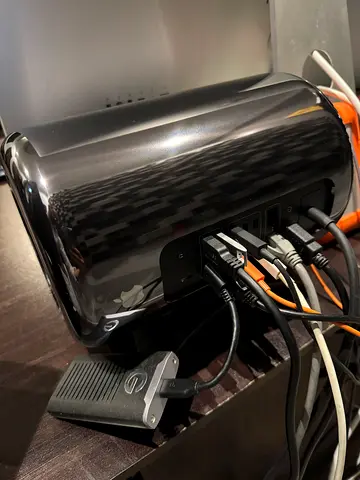 Mac Pro 2013 / 1TB / 64GB Ram
