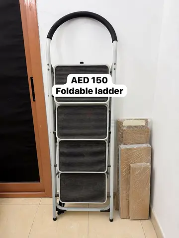 4 Step Foldable Steel Ladder with Padded Handrail