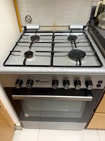 Veneto 4-Burner Gas Stove Top with Glass Surface