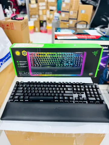 Razer BlackWidow V4 Pro Mechanical RGB Keyboard with Wrist Rest - new Condition