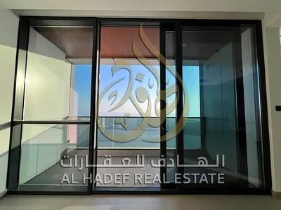 🌊✨ شقة فاخرة للإيجار السنوي – إطلالة بحرية على ممزر دبي ✨🌊 🏡 3 غرف نوم + صالة | أول ساكن | تشطيبات سوبر ديلوكس | إطلالات بانورامية