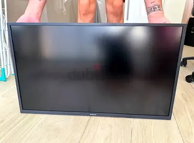 SAMSUNG 32 inch UJ59 4k monitor