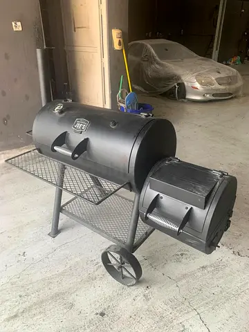 Smoker and barbecue (Joes Smoker)