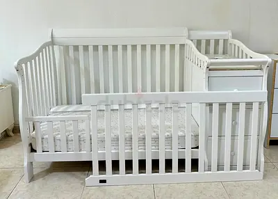 Crib for 0-5 years Giggles white w/ baby changing