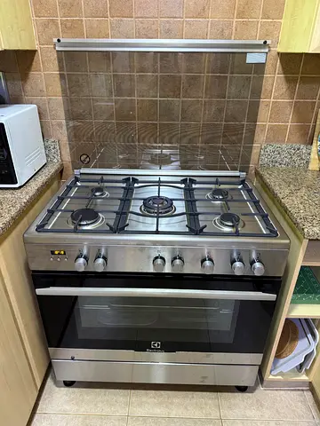 UNUSED COOKTOP! FAST SALE NEEDED! Electrolux 5-burner Stainless Steel Gas Range with Oven