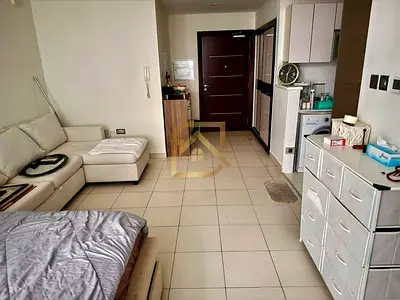 Bright Living Community Views Multiple chqs