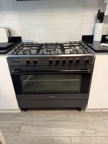 Toshiba 90cm Gas Range with Oven - Good Condition