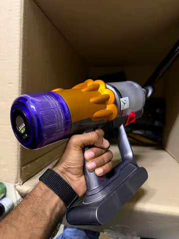 Dyson vacuum model V12 Cordless Stick Vacuum Cleaner - (Good Working Condition)