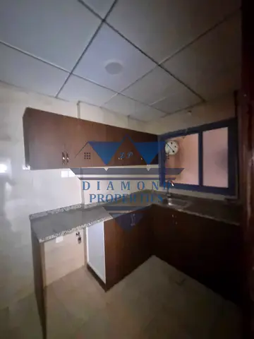 ABU SHAGARA 1BHK//NEAR BY PARK//GOOD LOCATION FIMLY BUILDING RENT ONLY 25K
