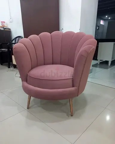 Pink Velvet Shell Accent Chair with Wooden Legs