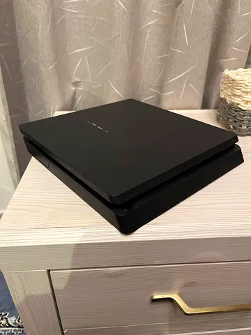 PlayStation 4 500GB , with 5 games