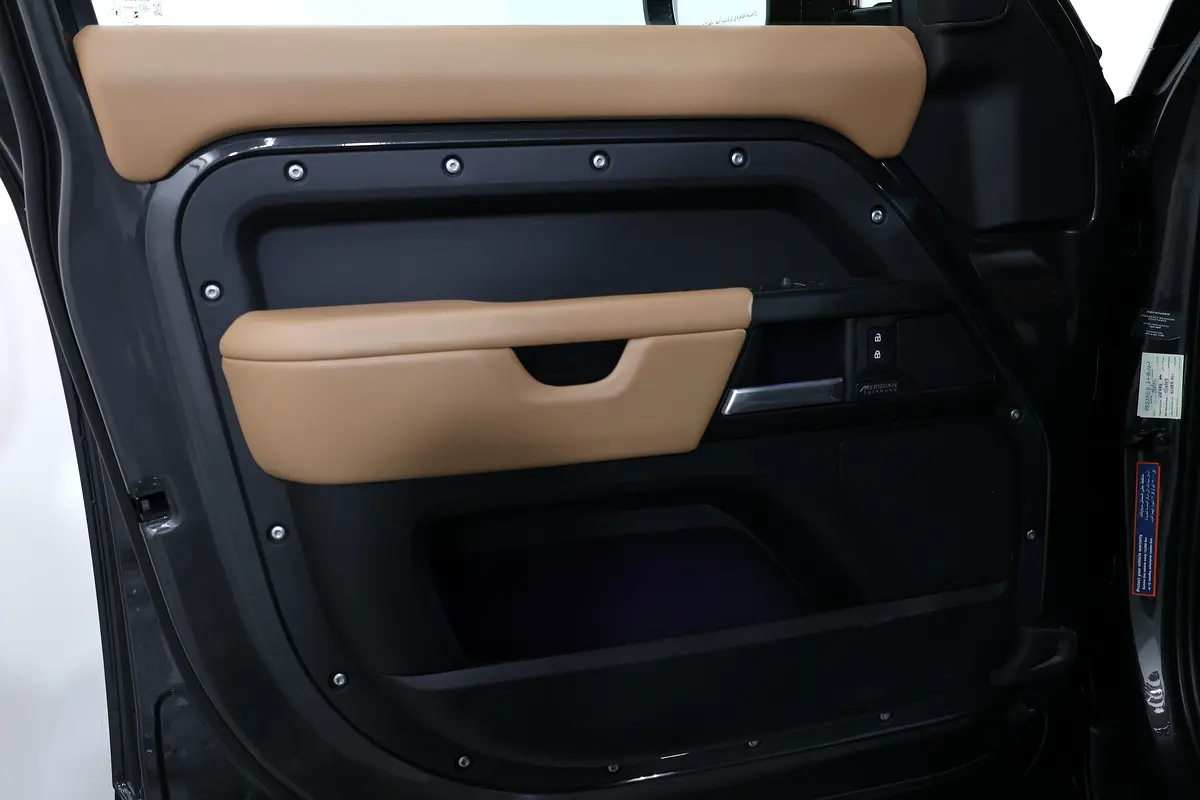 Land Rover Defender 2025