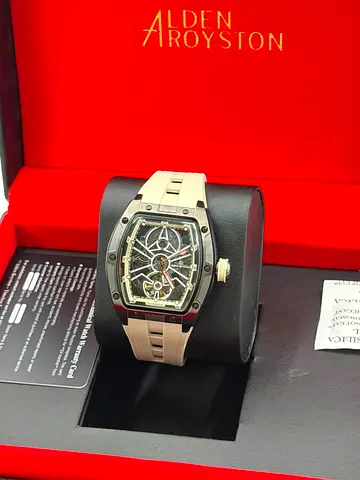 Mens Mechanical Skeleton Watch in Presentation Box