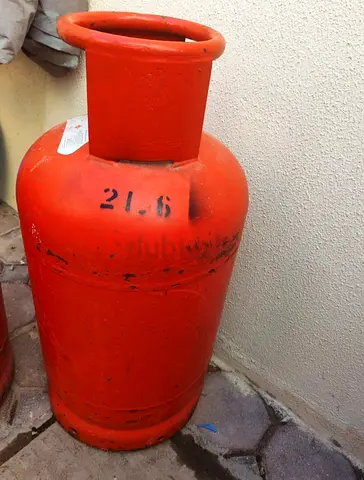 Red LPG Gas Cylinder - 22kg with hose and regulator