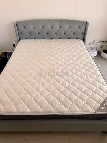 Queen size bed with mattress