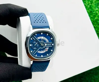 Analog Men’s Wrist Watch