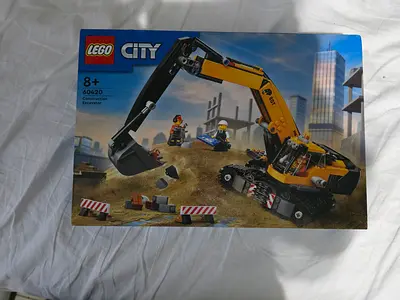 Brand New factory sealed construction excavator lego City set # 60420