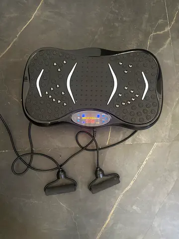 Vibration Plate Fitness Machine with Resistance Bands - Like new Condition