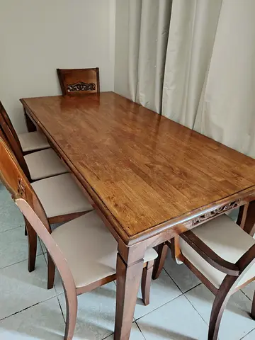Big dining table in good condition