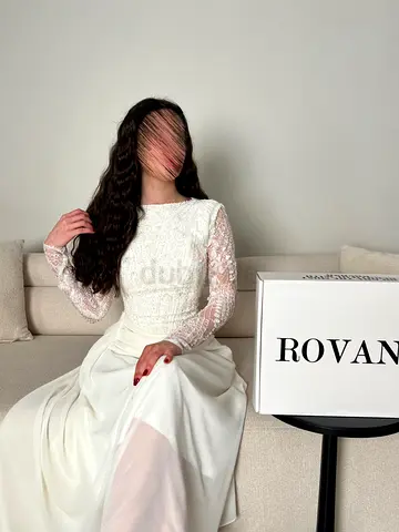 Elegant Off-White Long Sleeve Wedding Dress with Lace Detail