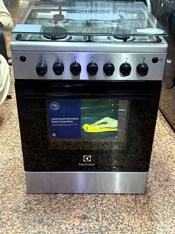Electrolux freestanding gas stove with oven - excellent condition