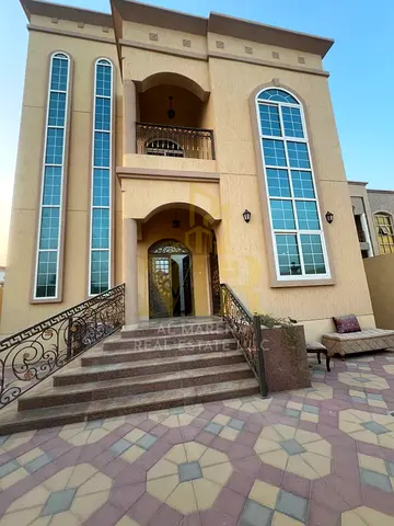 🏡 فيلا للإيجار في المويهات 1 | سكني تجاري | كورنر | أرض 5,000 قدم | طابقان ورووف | 8 غرف ماستر | مجلس وصالتان | 3 مطابخ مودرن | غرفة خادمة | مثالية ل
