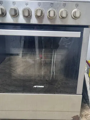 Ariston freestanding gas oven with glass door - used
