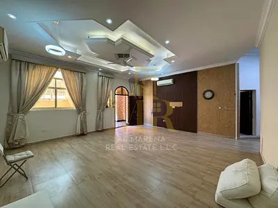 Villa in Rawda 1, on a street and alley behind the mosque, 7000 sq ft, 9 master bedrooms, price includes electricity, water, and air conditioning, on