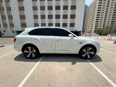2019 Bentley Bentayga V8, GCC Specs, 103,000 KM, AAA extended Warranty until May 2027.