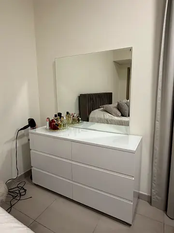 table with mirror for make up