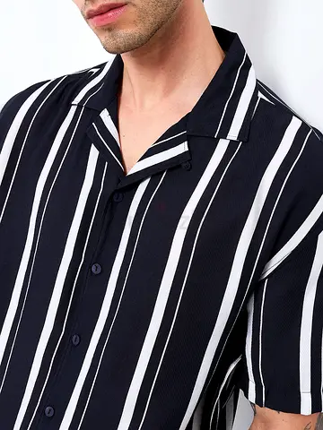 Unisex Black  White Vertical Stripe Short Sleeve Shirt  Size M