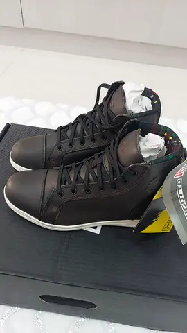 Black high-top casual sneakers - brand new