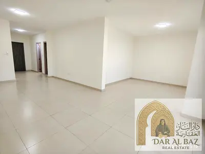 أجمل وأكبر ثلاث غرف وصالة للايجار السنوى بالشارقة المجاز 2 | أول ساكن بناية جديدة | تشطيبات راقية | بلكون باطلاله مفتوحة | موقع مميز ع شارع الوحدة