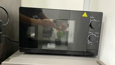 Black+Decker Compact Microwave - Good Working Condition