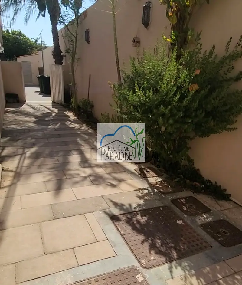 semi independent villa 4 bedrooms all master 1 br ground floor/maids room/separate living-dinning/laundry room/4 car parking/TV lounge /rent in mirdif