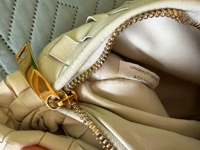 Bottega Veneta White woven leather shoulder bag with gold-tone zipper detail