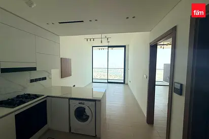 High Floor | Skyline View | 12 Cheques