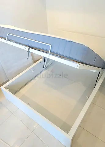 Ikea Hydraulic Queen size 160×200 bed with mattress available in perfect condition