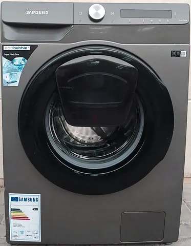 Samsung 9kg washing machine, with Smart things technology, color grey, condition is working good.