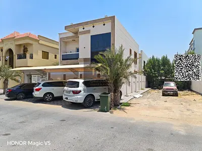 فيلا للايجار مفروش في الياسمين شارع وسكه تكييف مركزي 5 غرف نوم ماستر وصالتين ومجلس ومطبخ رئيسي ومطبخ تحضيري وغرفة خادمة مطلوب 120 الف 4 شيكات و موق