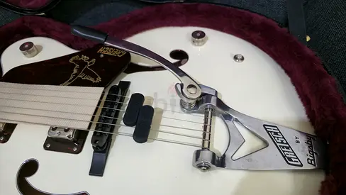 Gretsch G6636T-RF Richard Fortus Signature Falcon Electric Guitar w/Bigsby, Vintage White
