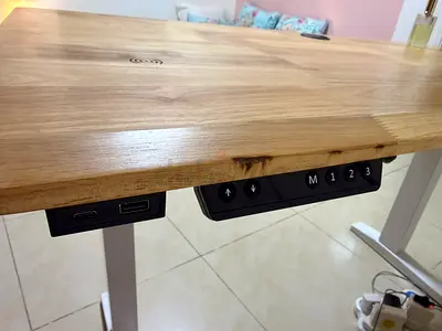 Electric Height Adjustable Standing Desk with Memory Settings. 60x120cm can go up to 150cm height