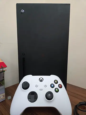 Xbox Series X console with one wireless controller