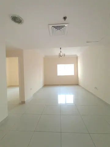 فرصة مميزة | شقة غرفتين وصالة للإيجار السنوي في كورنيش الخان بسعر رائع