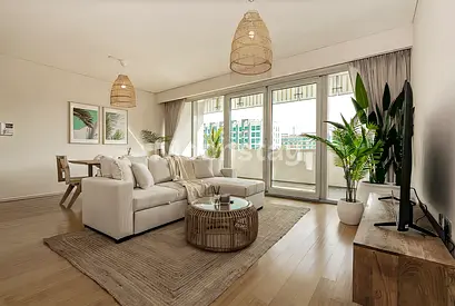 Beach Access | Low Floor | Road View