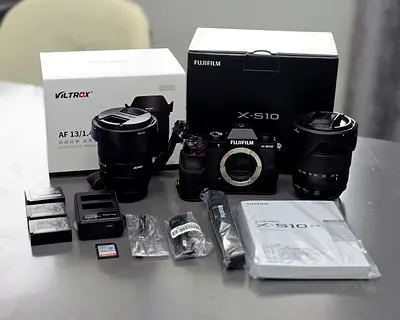 Fujifilm X-S10 mirrorless Body. + accessories ( as new condition )