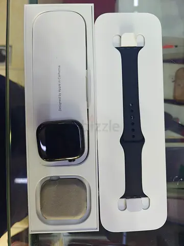 Apple Watch (with band) - Good condition, original box