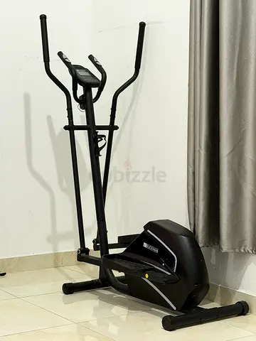 Elliptical training machine