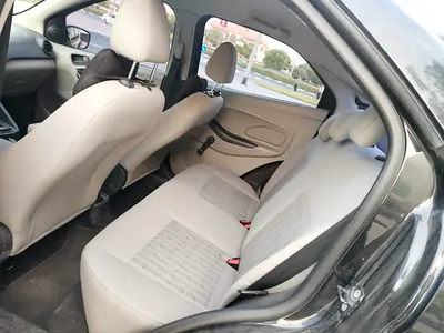 2016 FORD FIGO 照片 8