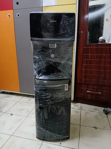 Bottom load water dispenser